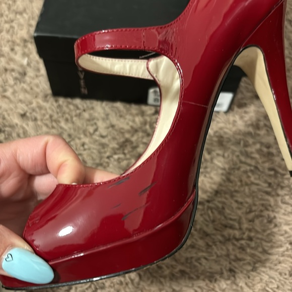 Cute mary jane style heel. - Picture 4 of 5